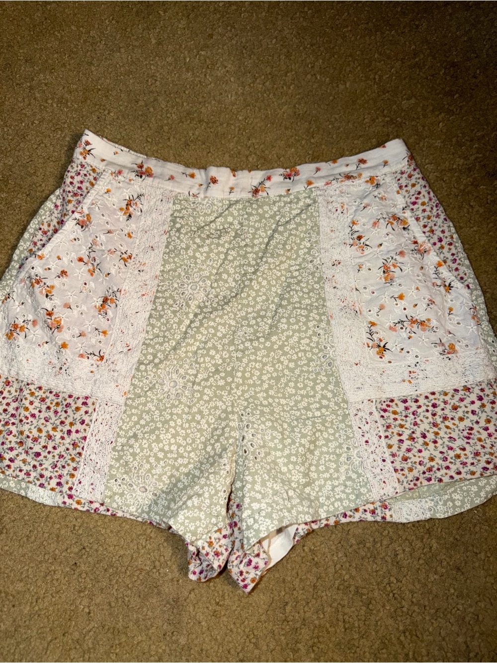 Women’s Patchwork Floral Eyelet Lace Shorts Size M Boho Cottagecore High Rise